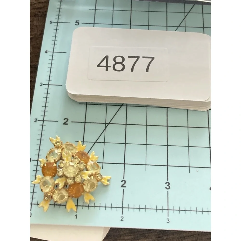 Vintage Brooch‎ In Honey & Champagne Rhinestone Enamel Flower Gold Tone Floral